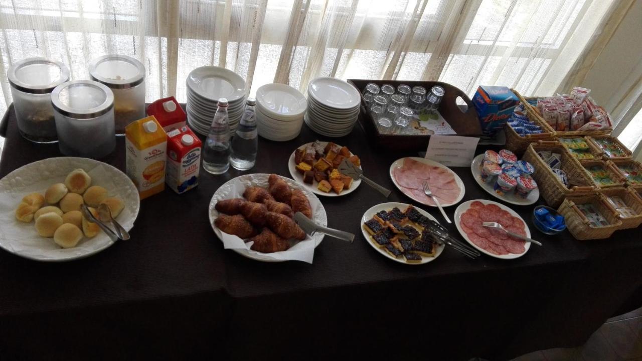 קרביה Hotel Enrica מראה חיצוני תמונה