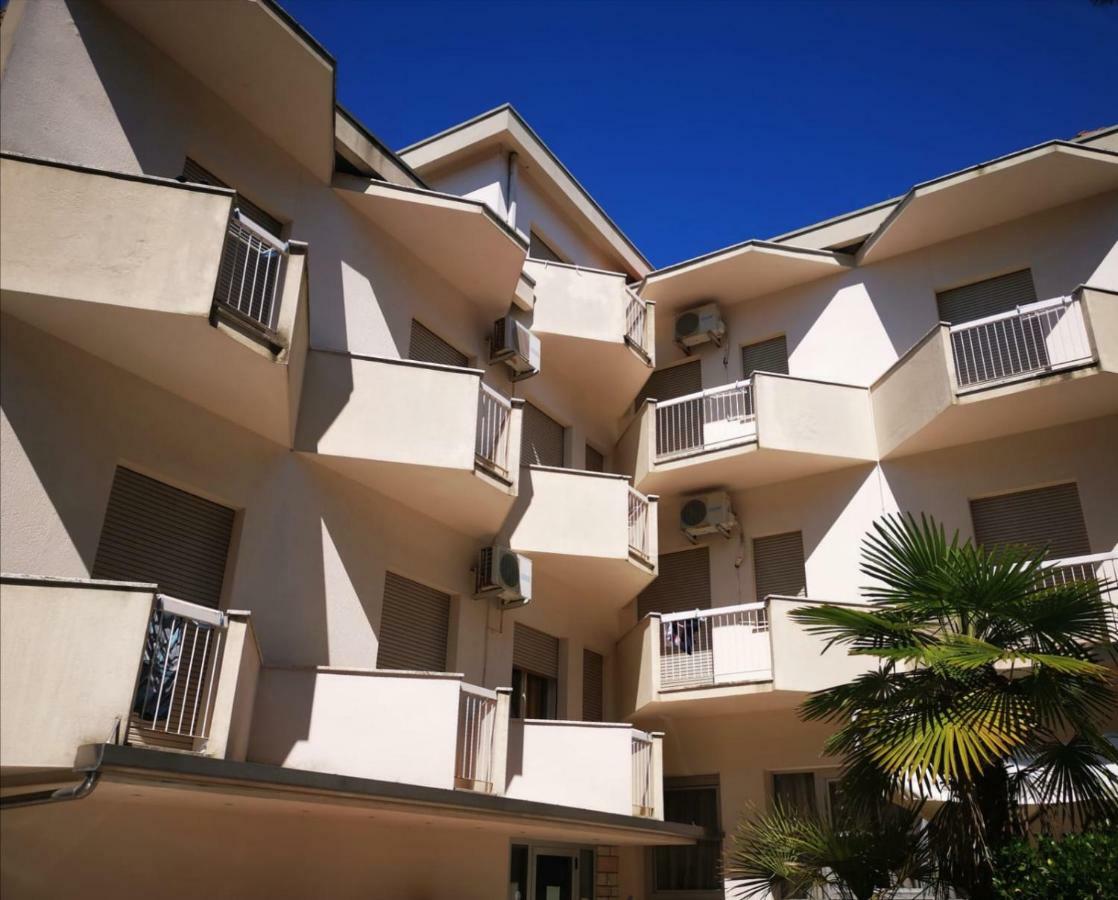 קרביה Hotel Enrica מראה חיצוני תמונה