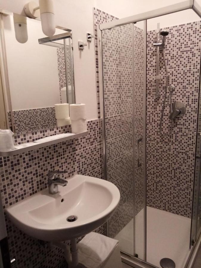 קרביה Hotel Enrica מראה חיצוני תמונה